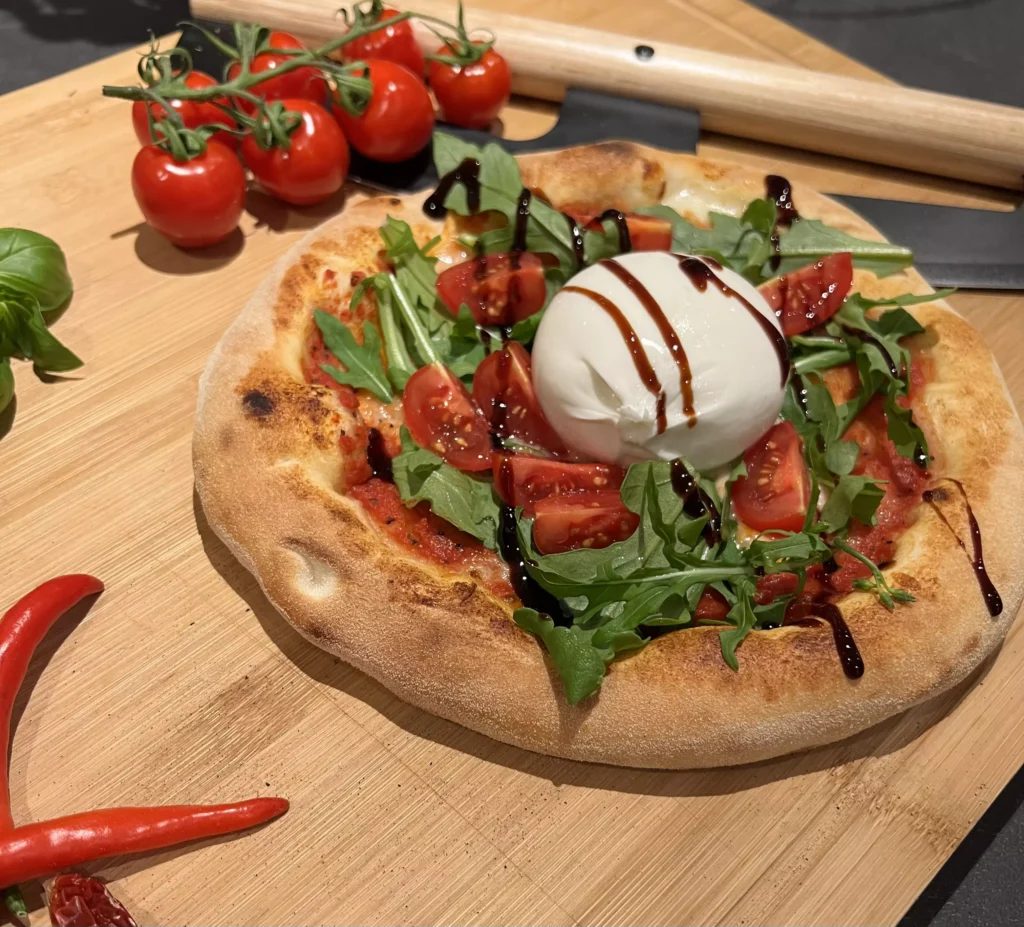 Neapolitanische Pizza Burrata aus dem Steinofen – Pizza-Catering Pizza di Angelo