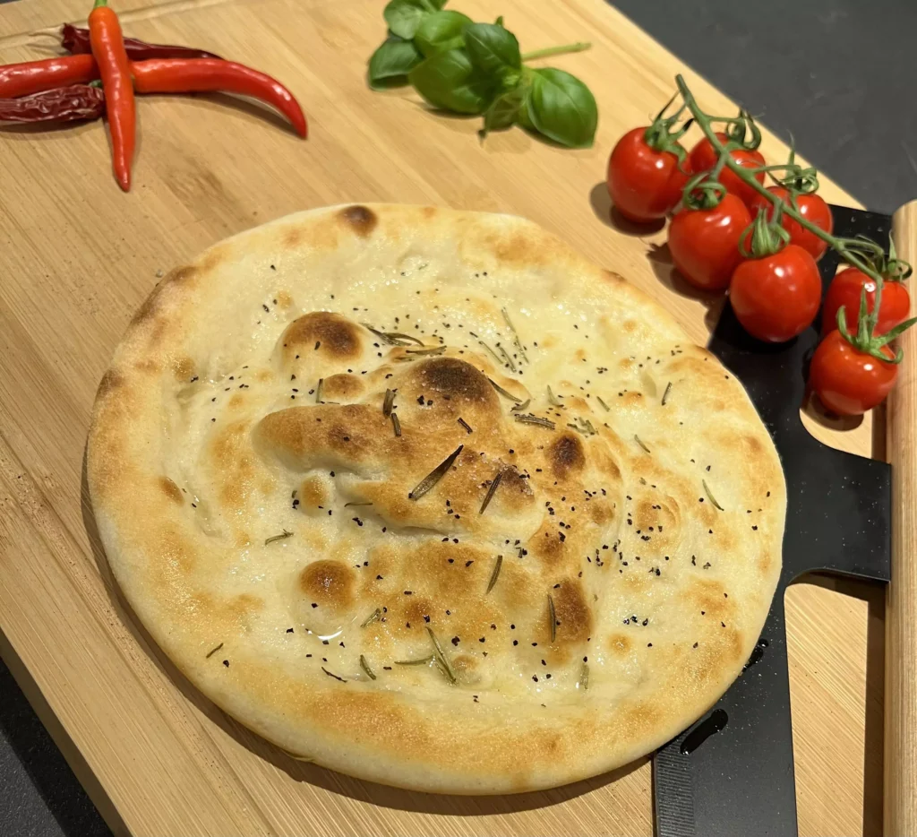 Neapolitanische Pizza Focaccia Bianca aus dem Steinofen – Pizza-Catering Pizza di Angelo