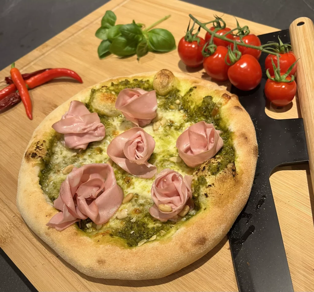 Neapolitanische Pizza Mortadella aus dem Steinofen – Pizza-Catering Pizza di Angelo